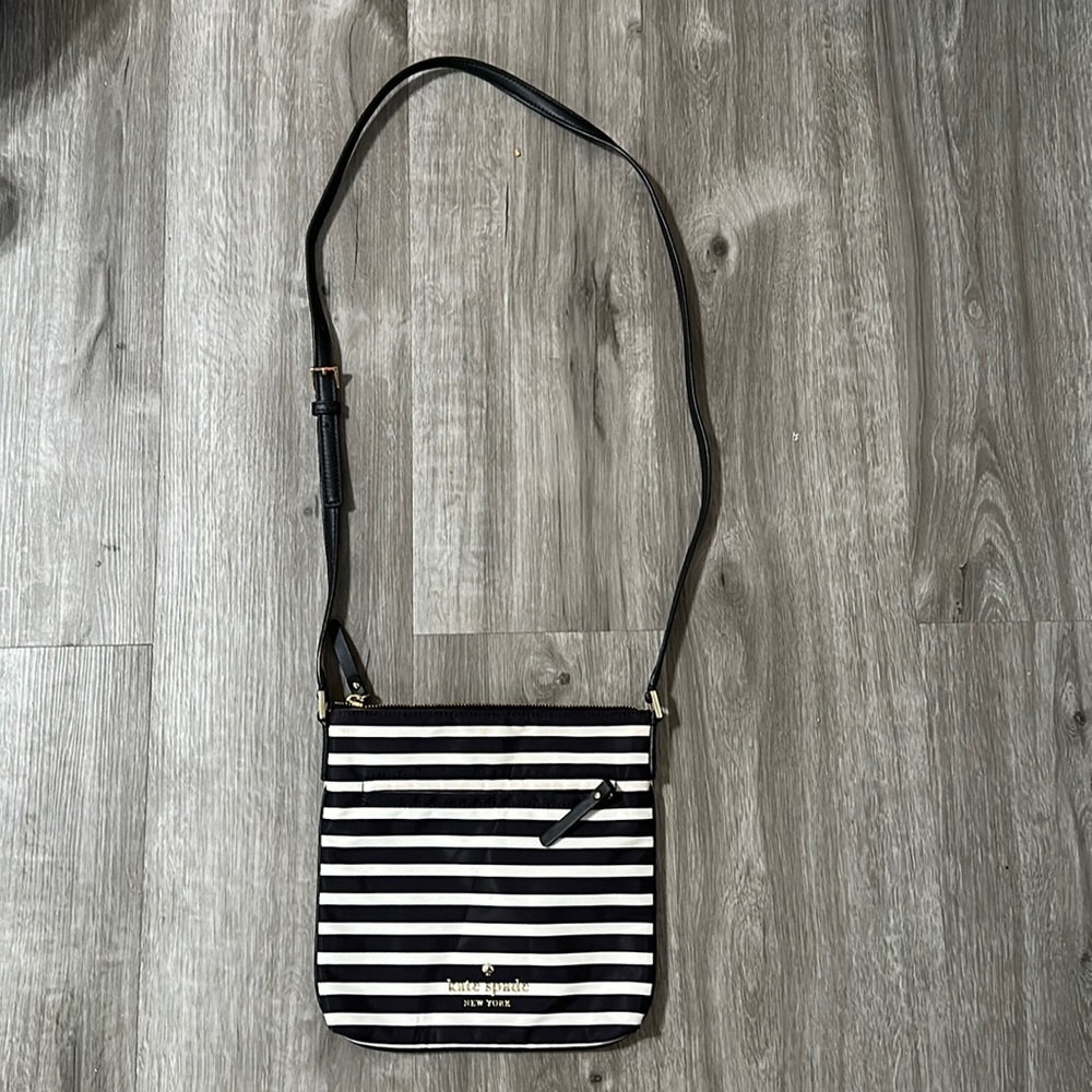 authentic Kate Spade New York Black & Cream Stripe Watson Lane Hester Crossbody